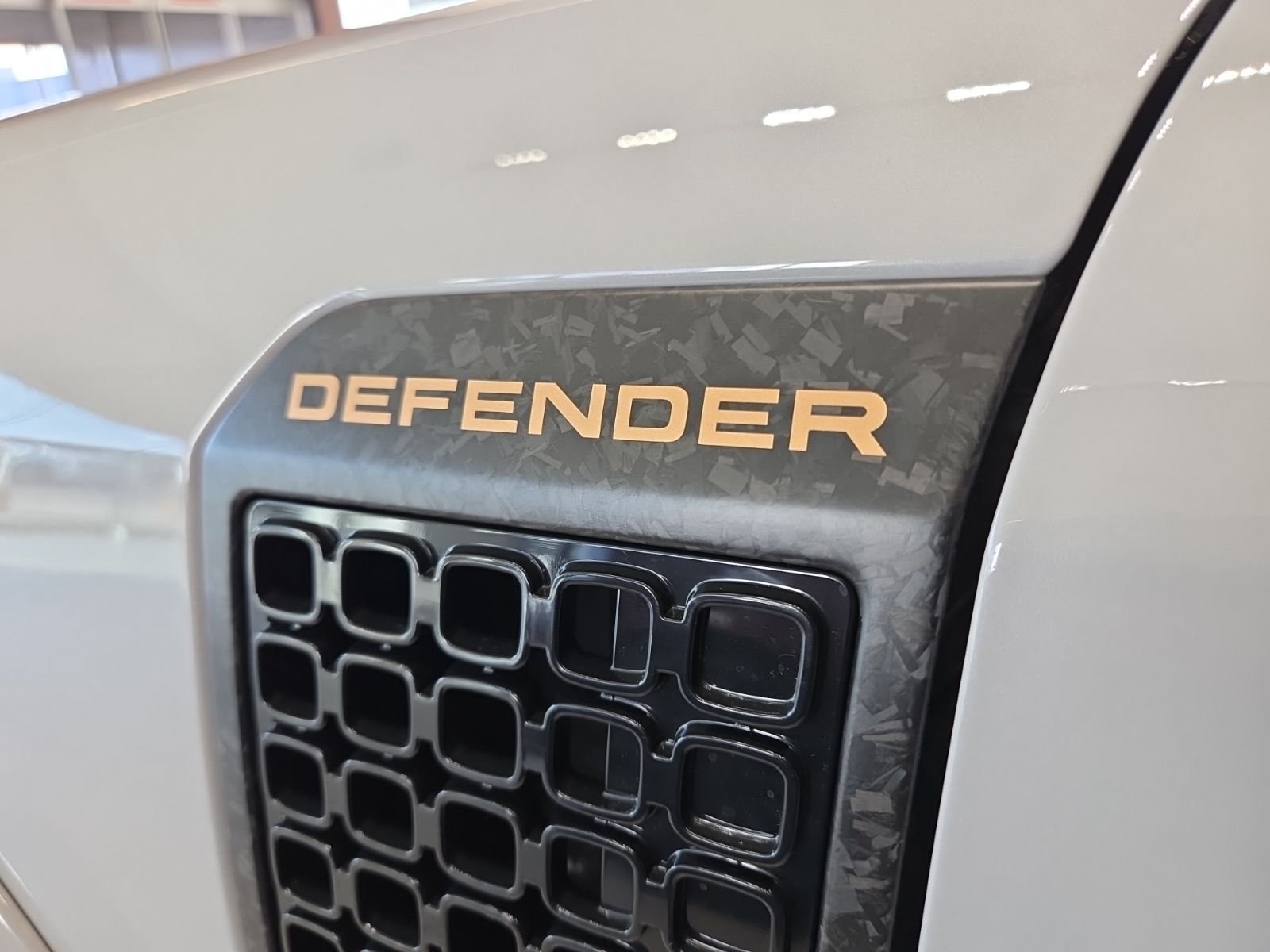 2026 Land Rover Defender OCTA - Photo 16
