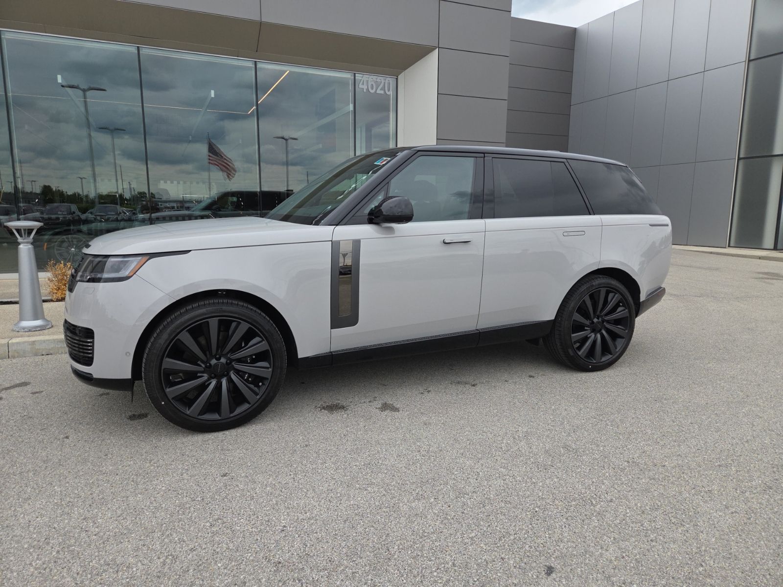 2026 Land Rover Range Rover 4.4 SV SWB's photo