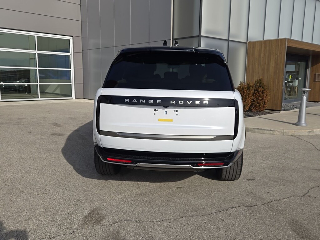 New 2026 Land Rover Range Rover SE SUV