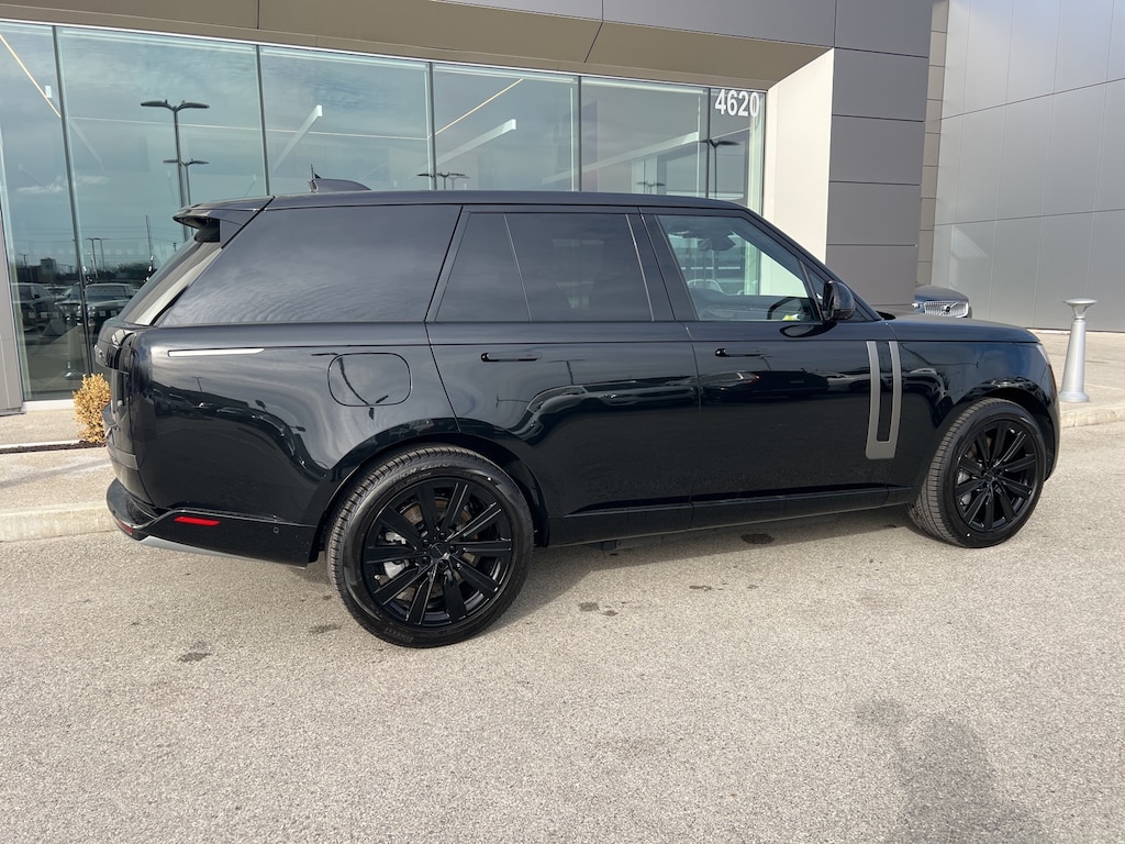 New 2026 Land Rover Range Rover SE 550PS SUV