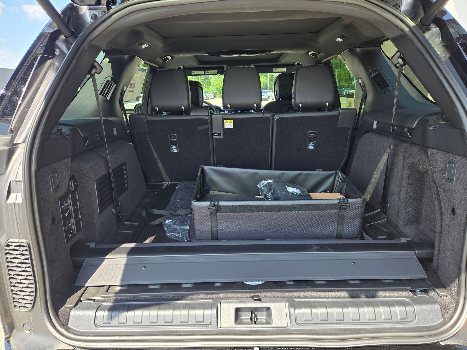 2026 Land Rover Discovery Gemini Edition - Photo 13