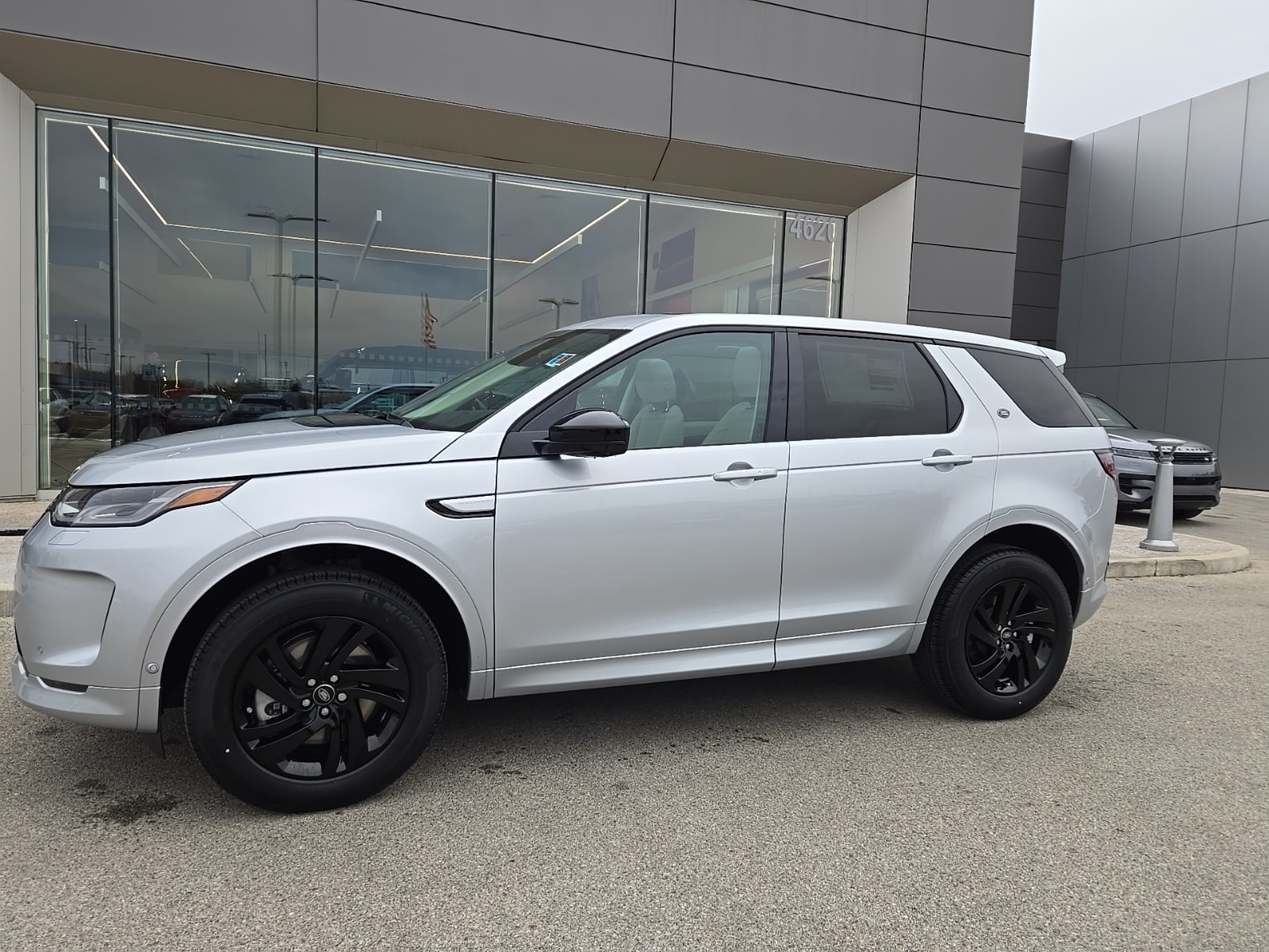 2025 Land Rover Discovery Sport S