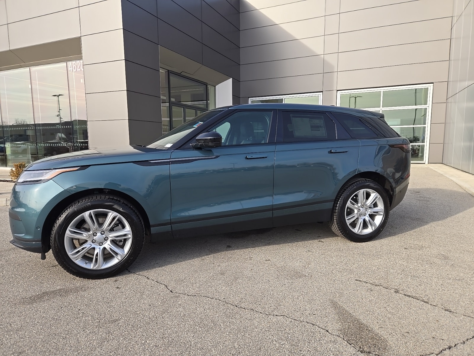 2026 Land Rover Range Rover Velar S's photo