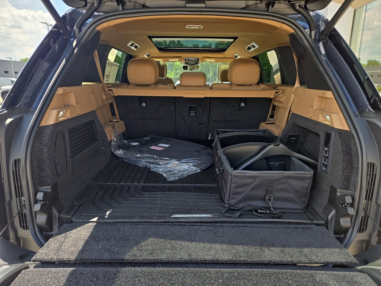 2026 Land Rover Range Rover SE - Photo 12