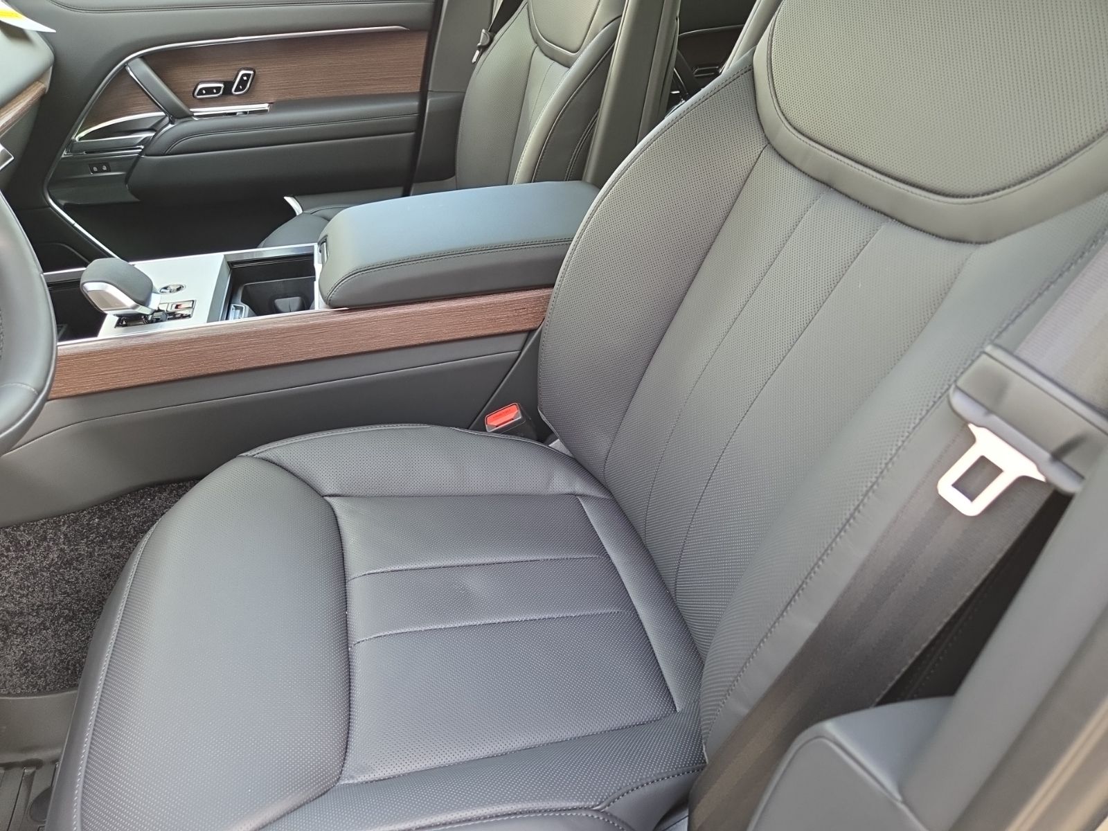 2026 Land Rover Range Rover SE - Photo 16