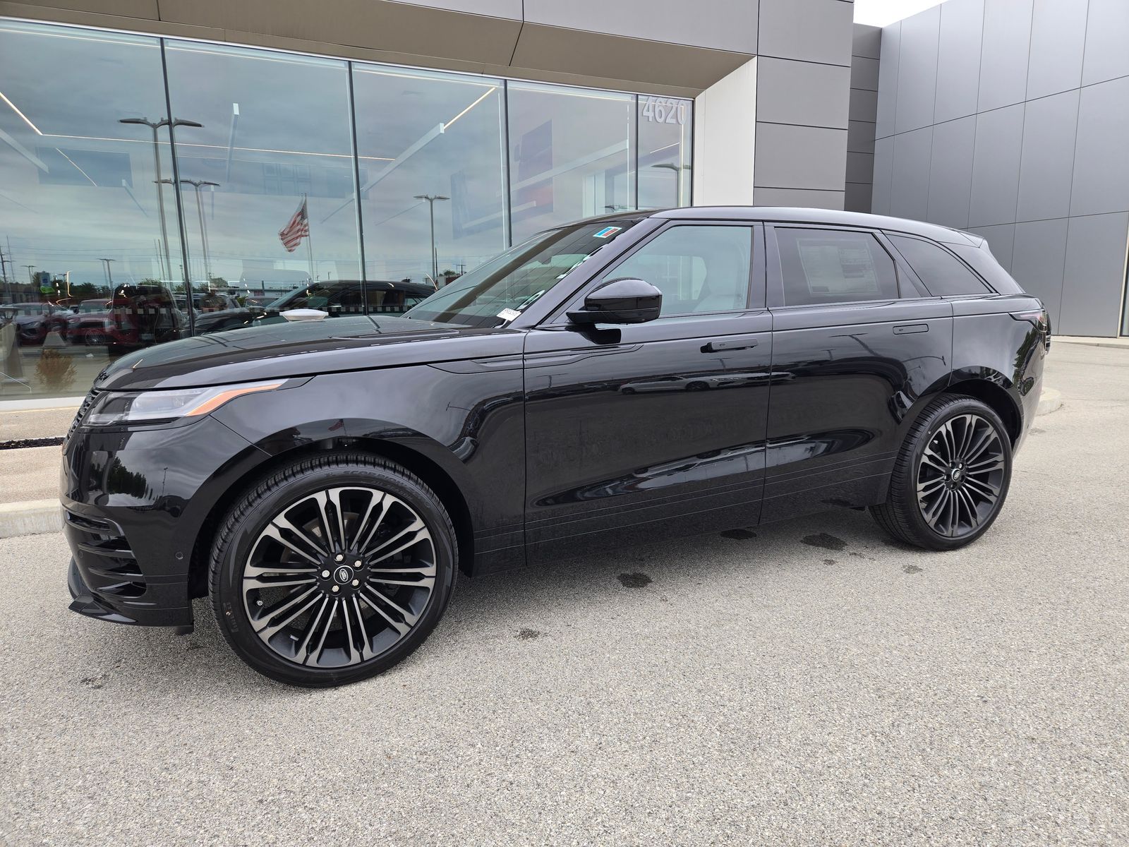 2026 Land Rover Range Rover Velar P250 Dynamic SE's photo