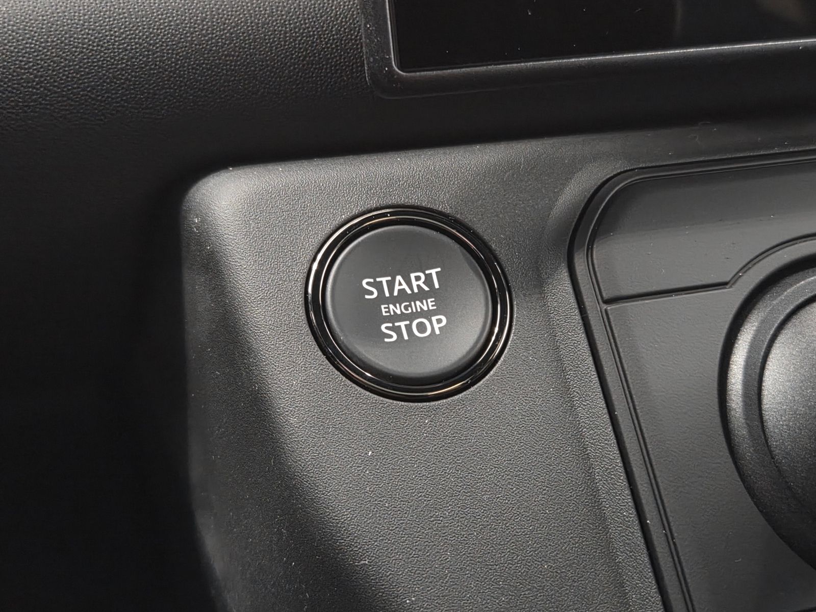 2026 Land Rover Defender OCTA - Photo 36