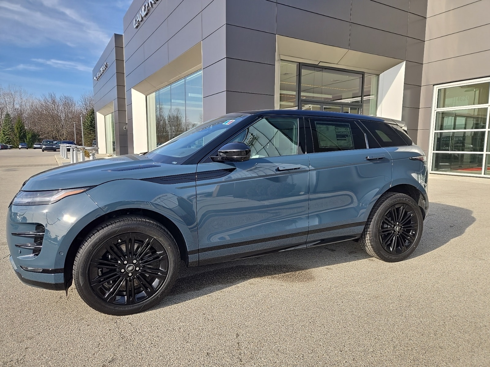 2026 Land Rover Range Rover Evoque Dynamic SE's photo