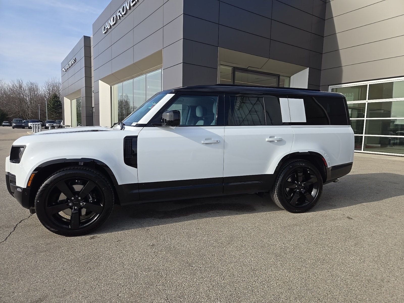 2026 Land Rover Defender V8's photo