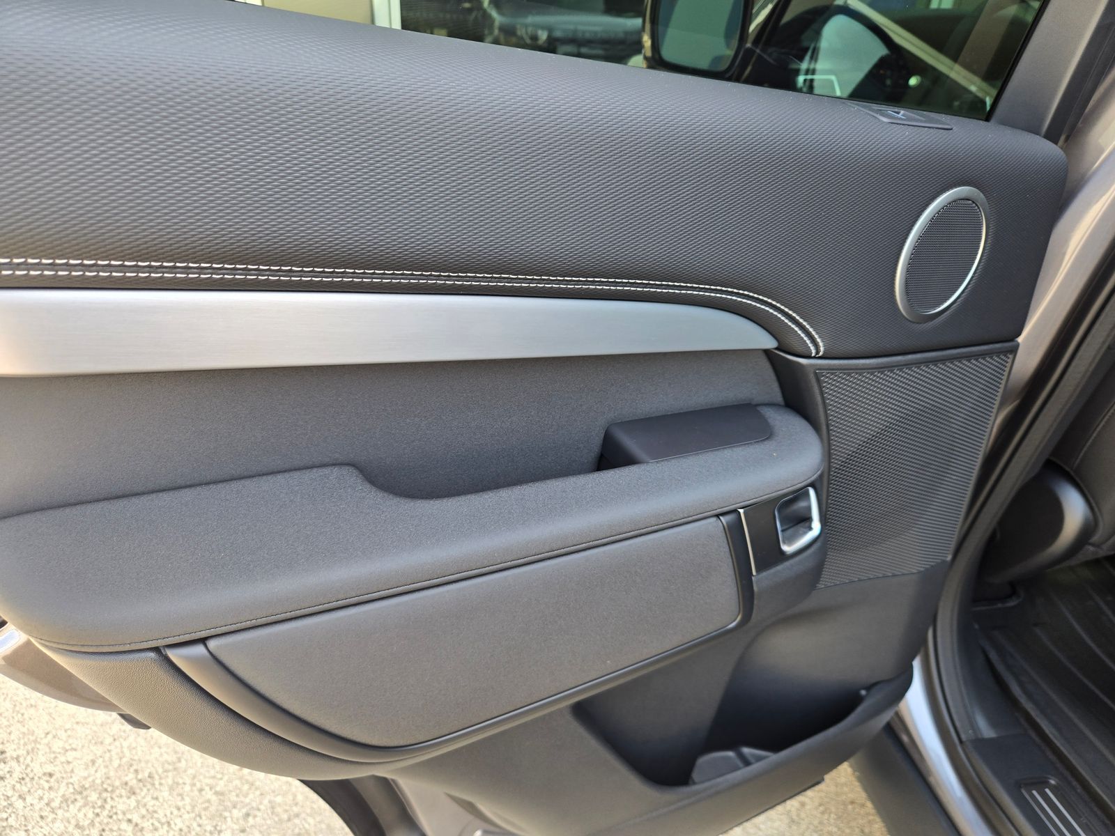 2026 Land Rover Discovery Gemini Edition - Photo 35