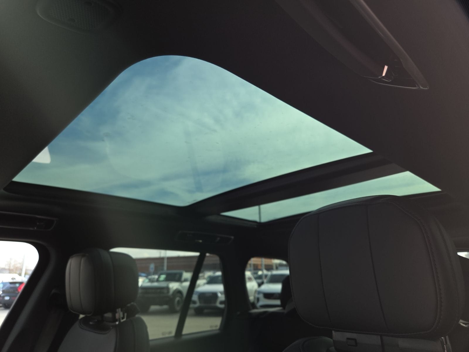 2026 Land Rover Range Rover SE - Photo 15