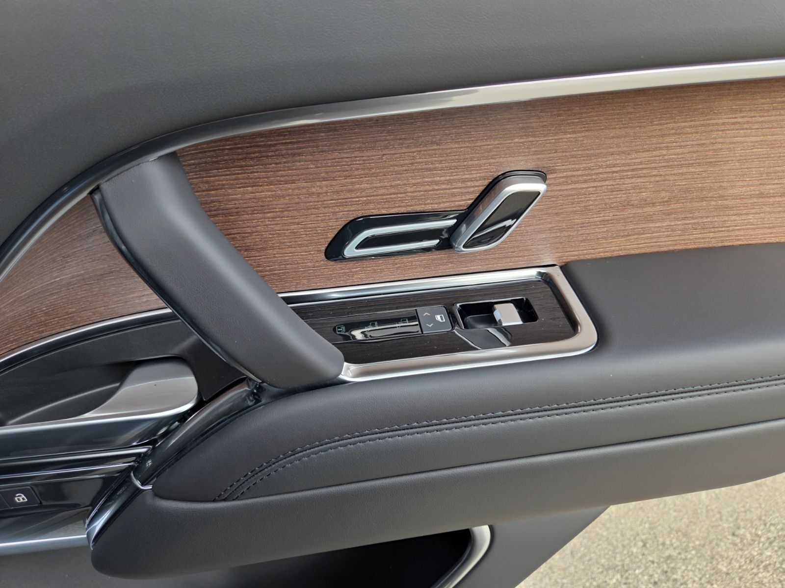 2026 Land Rover Range Rover SE - Photo 22