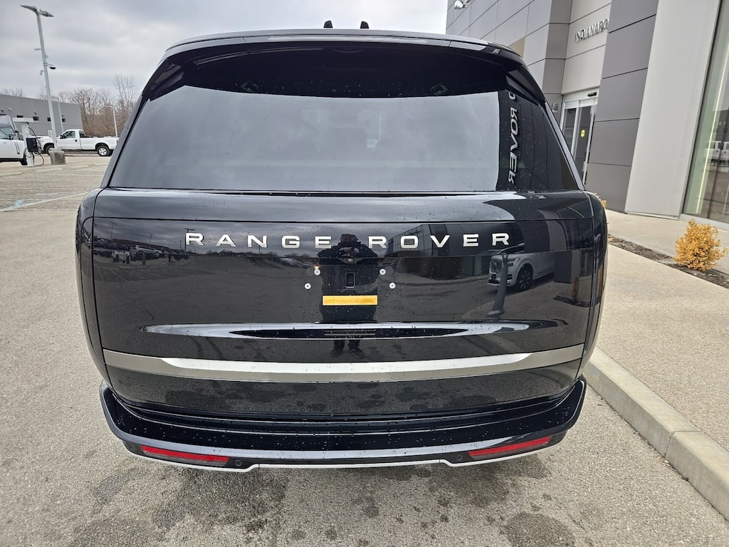 New 2026 Land Rover Range Rover SE SUV