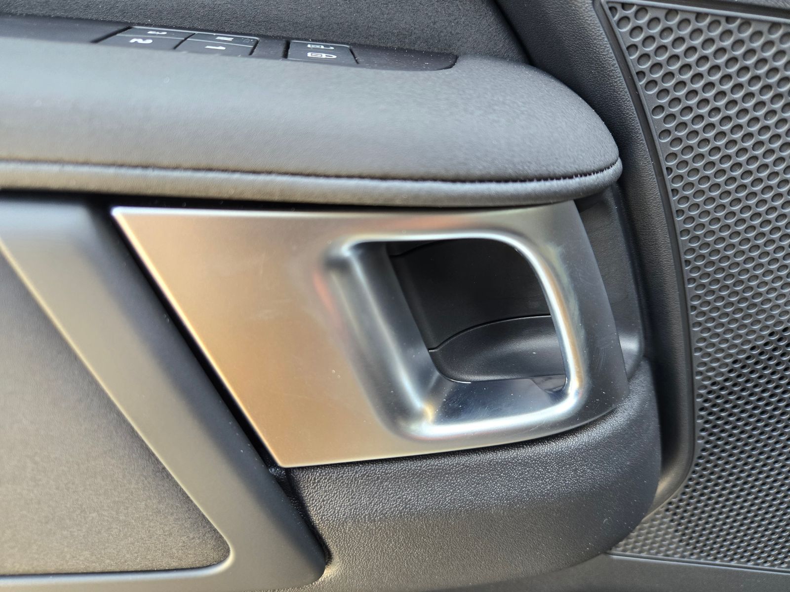 2026 Land Rover Discovery Gemini Edition - Photo 27