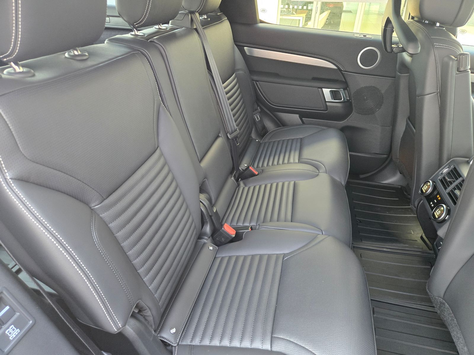 2026 Land Rover Discovery Gemini Edition - Photo 32