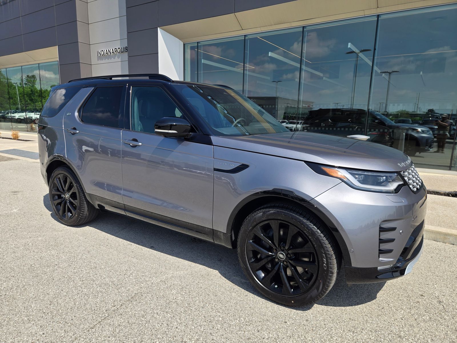 2026 Land Rover Discovery Gemini Edition - Photo 8