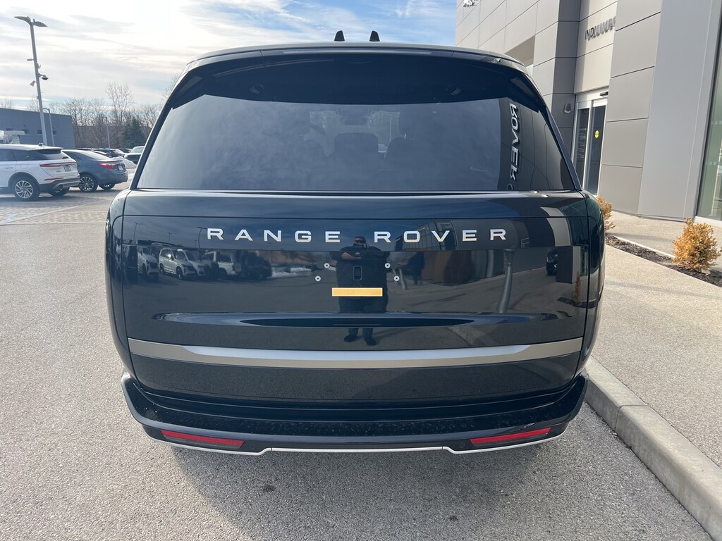 New 2026 Land Rover Range Rover SE 550PS SUV