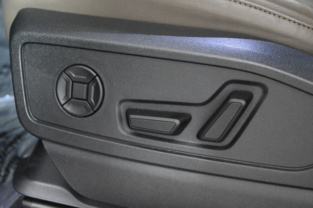 2025 Audi New Q5 Premium Plus - Photo 28