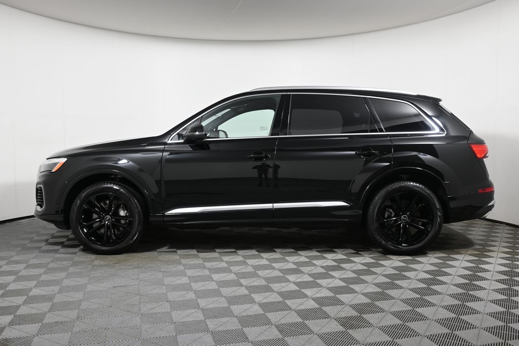 2025 Audi Q7 55 Premium Plus photo 2