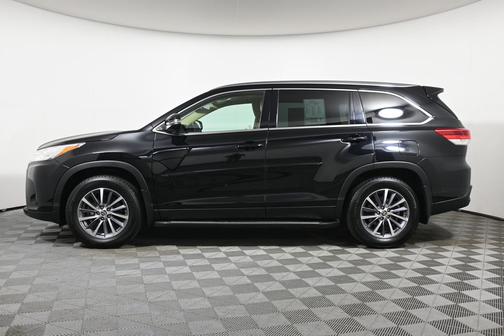 2019 Toyota Highlander XLE photo 2