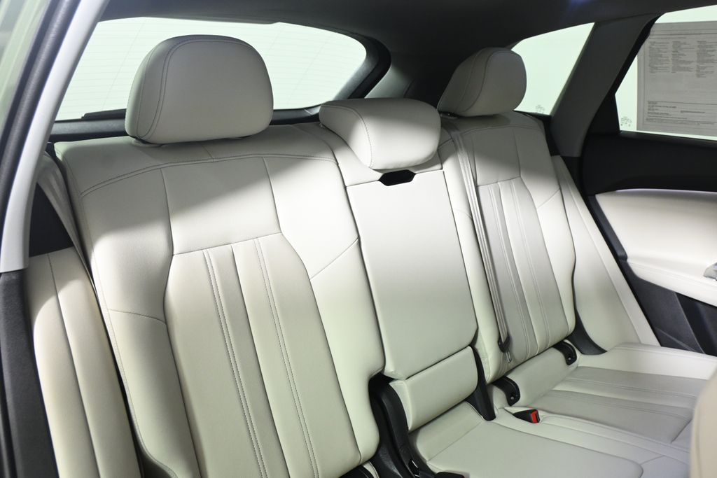 2025 Audi New Q5 Premium Plus - Photo 36