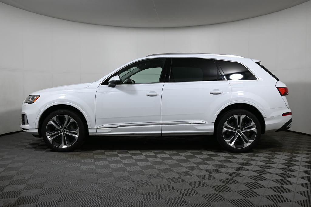2022 Audi Q7 55 Premium Plus photo 2