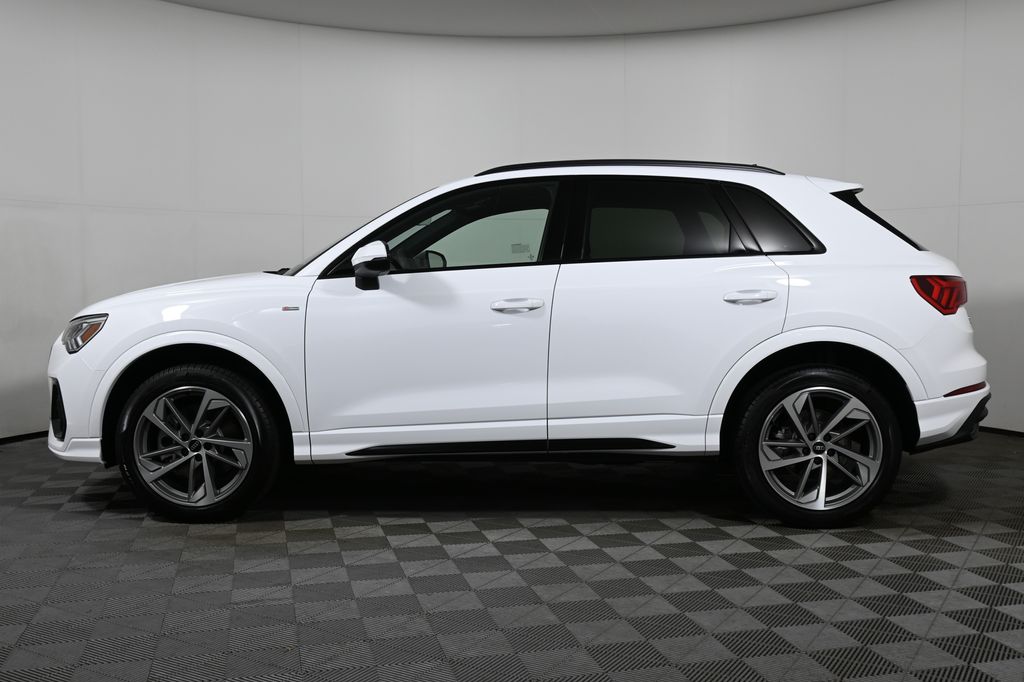 2025 Audi Q3 45 TFSI S line Premium photo 2