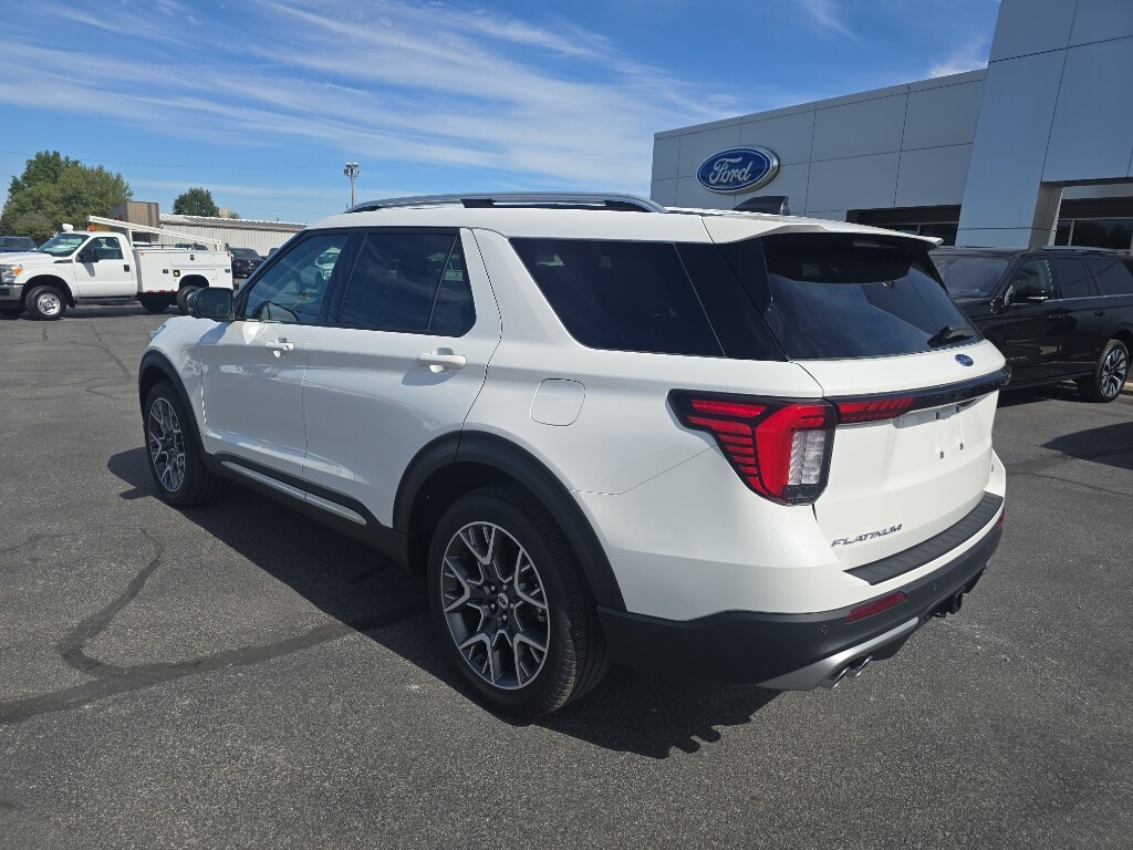 2025 Ford Explorer Platinum photo 2