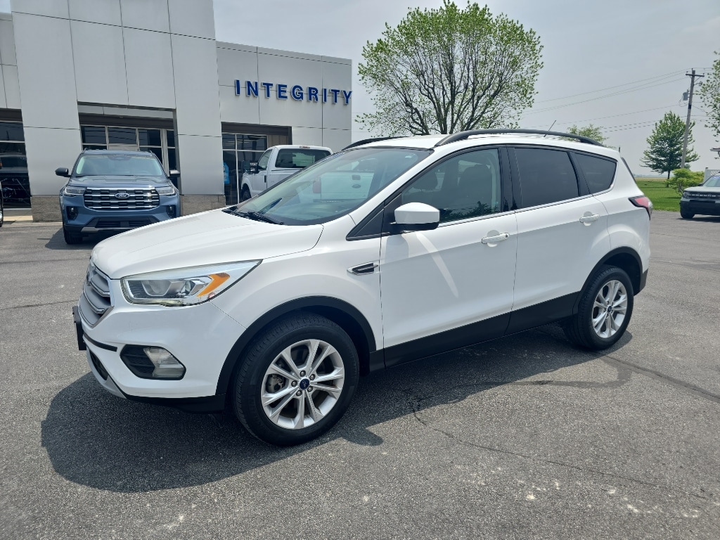 Used 2017 Ford Escape SE with VIN 1FMCU9GD2HUE24584 for sale in Paulding, OH