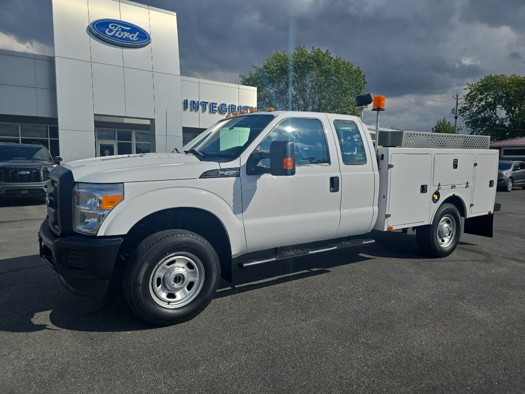 2016 Ford F-350 XL photo 2