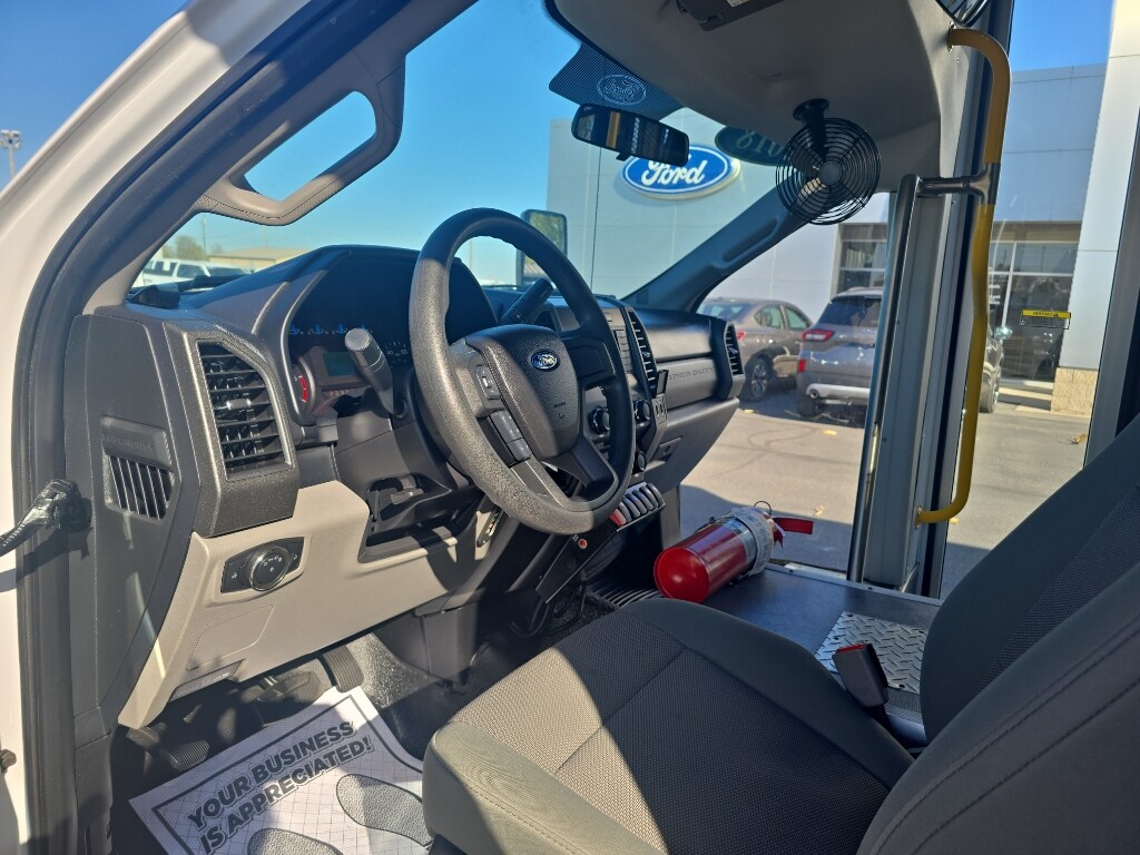 2017 Ford F-550 - Photo 14
