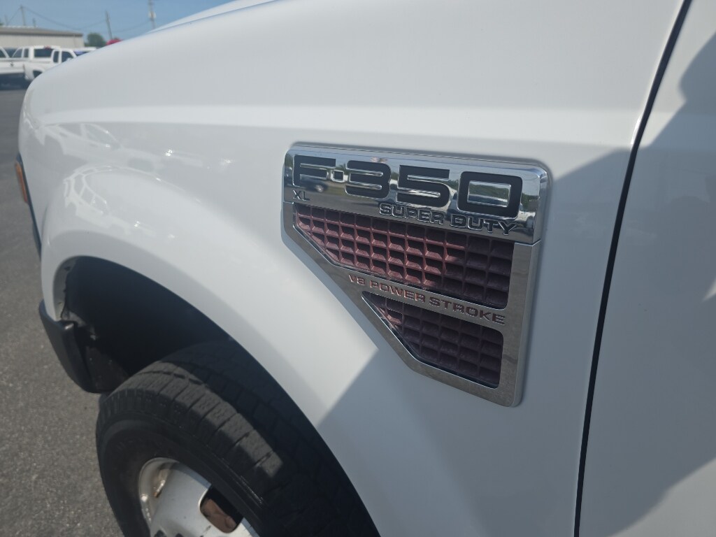 2008 Ford F-350 XLT photo 2