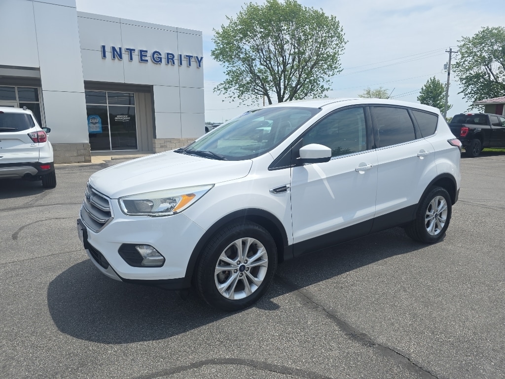 Used 2017 Ford Escape SE with VIN 1FMCU9GD4HUA69062 for sale in Paulding, OH
