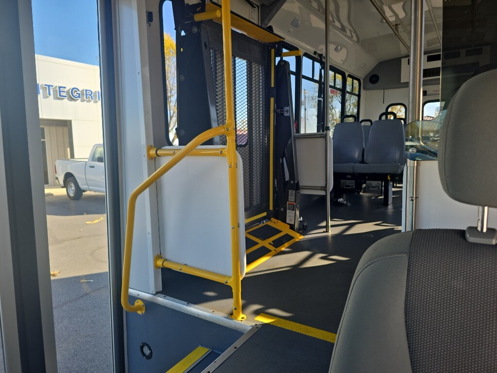 2017 Ford F-550 - Photo 17
