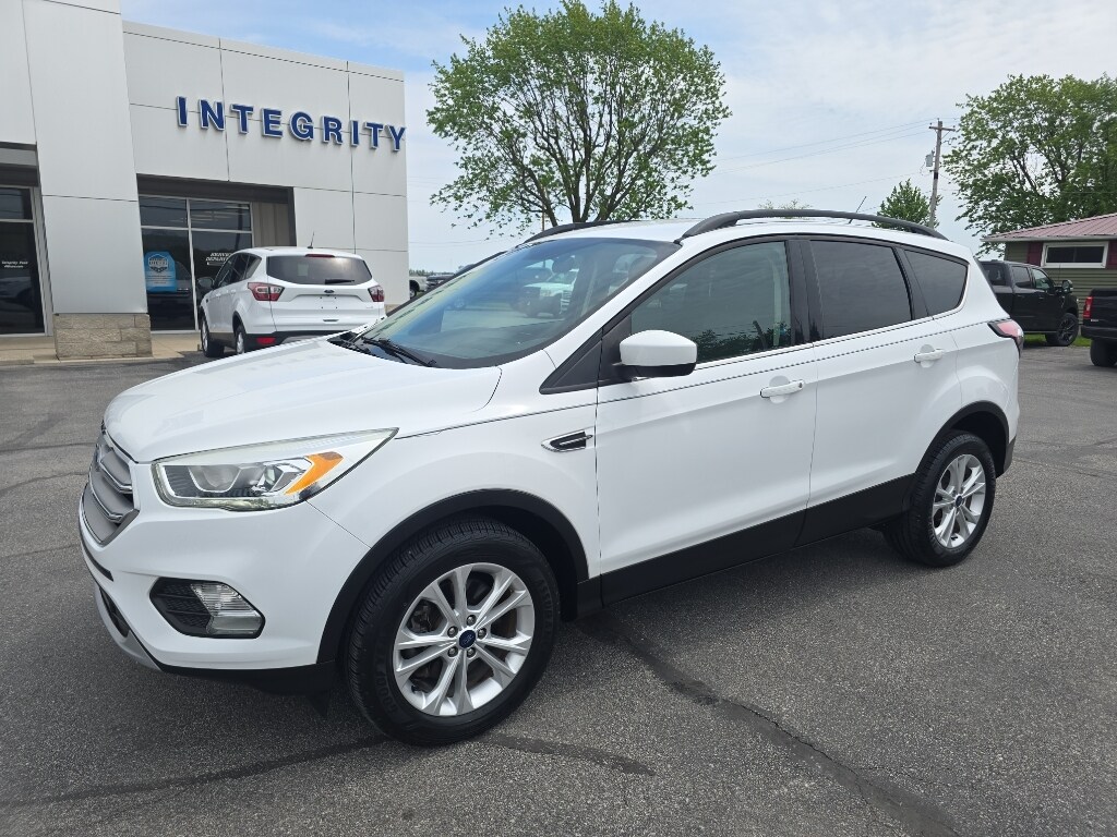 Used 2017 Ford Escape SE with VIN 1FMCU9GD1HUE24592 for sale in Paulding, OH