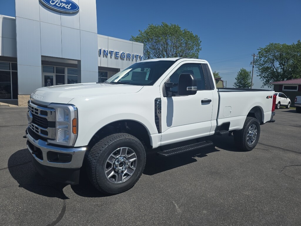2025 Ford F-350 XLT photo 2