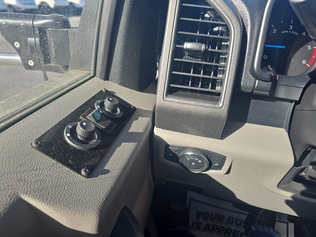 2017 Ford F-550 - Photo 21
