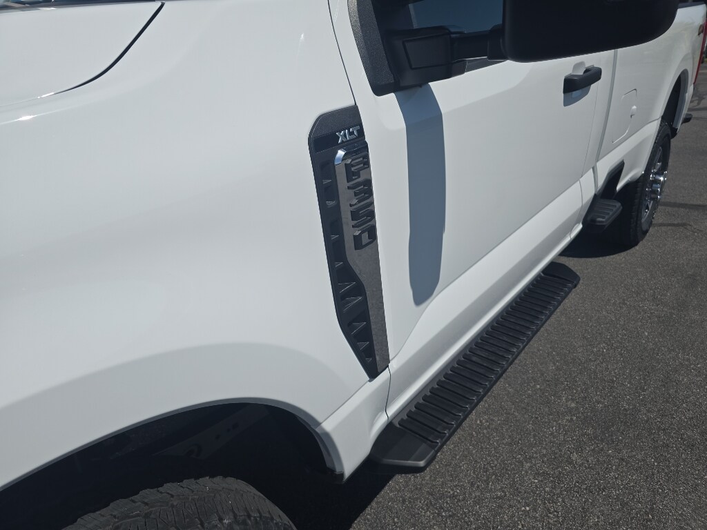 2025 Ford F-350 XLT photo 4