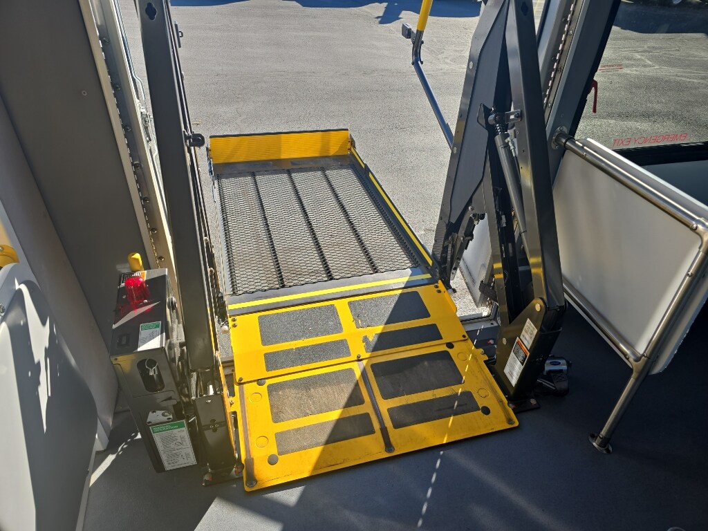 2017 Ford F-550 - Photo 34