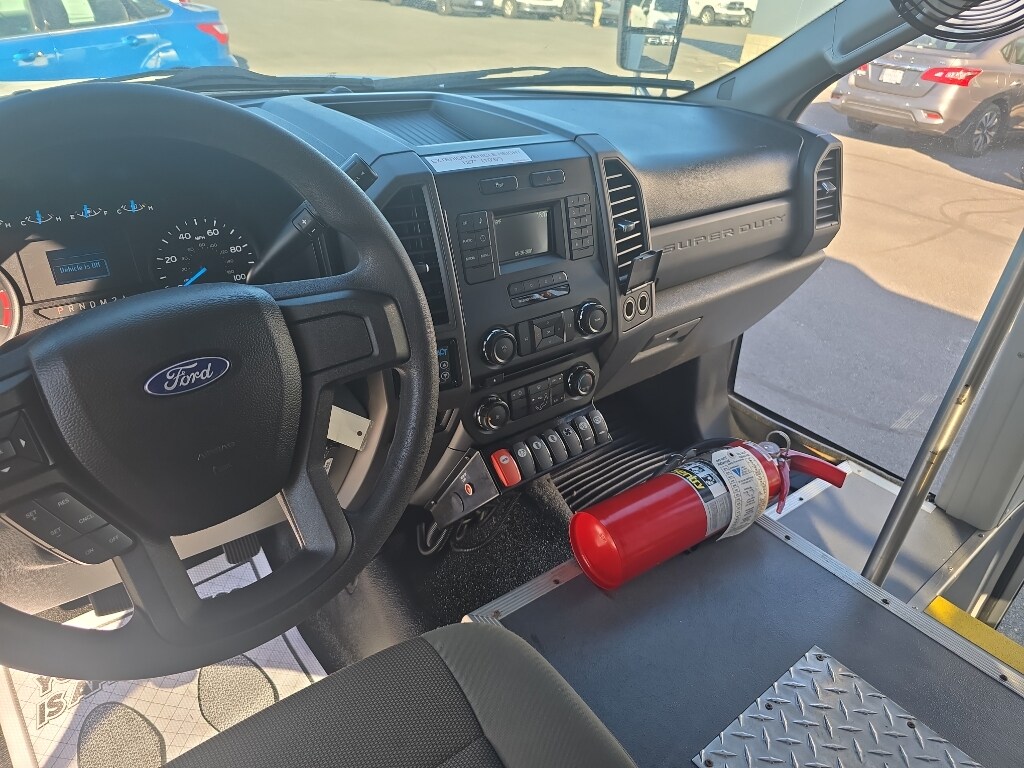2017 Ford F-550 - Photo 18