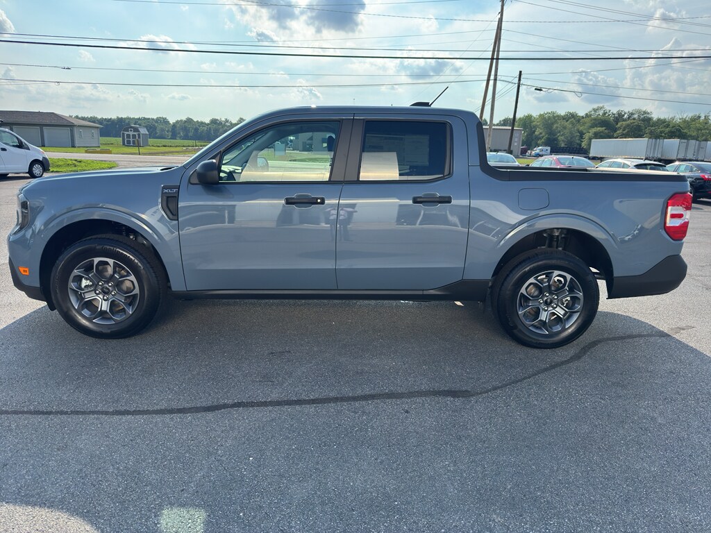 2025 Ford Maverick XLT photo 2