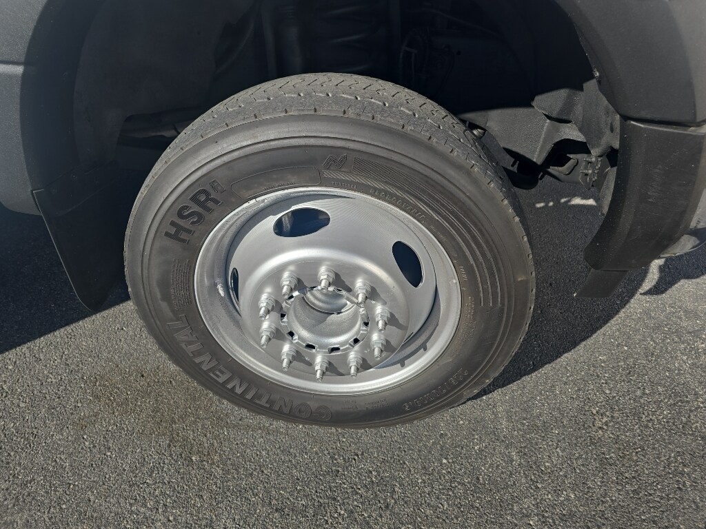 2017 Ford F-550 - Photo 35