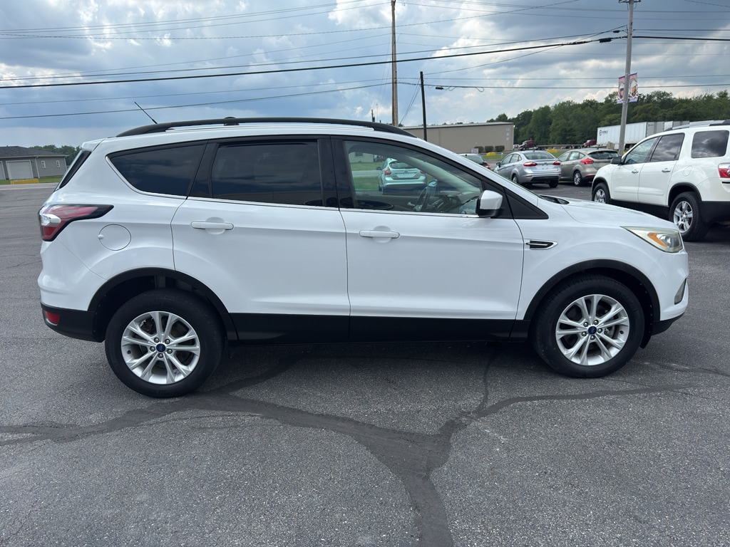 Used 2017 Ford Escape SE with VIN 1FMCU9GD4HUA62192 for sale in Paulding, OH