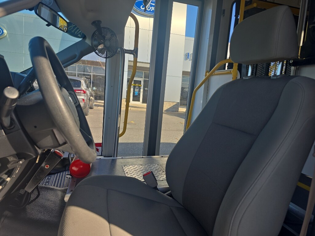 2017 Ford F-550 - Photo 12