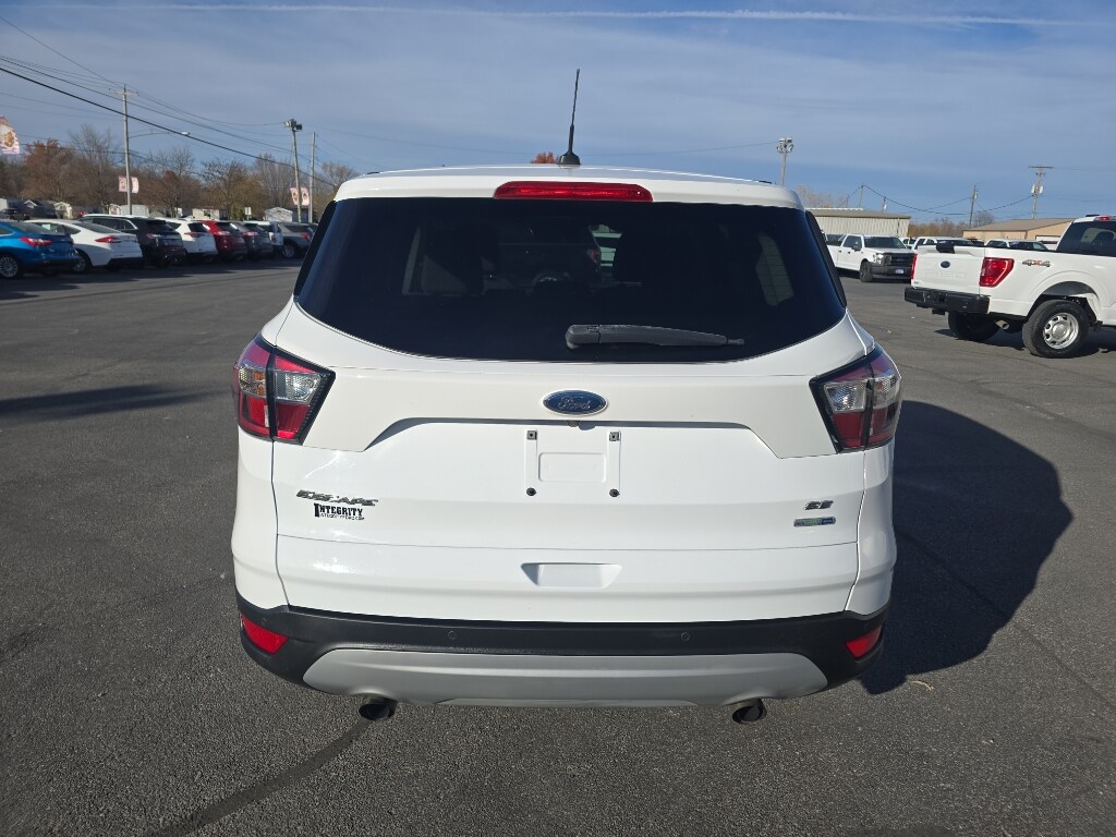2017 Ford Escape SE Sport photo 3