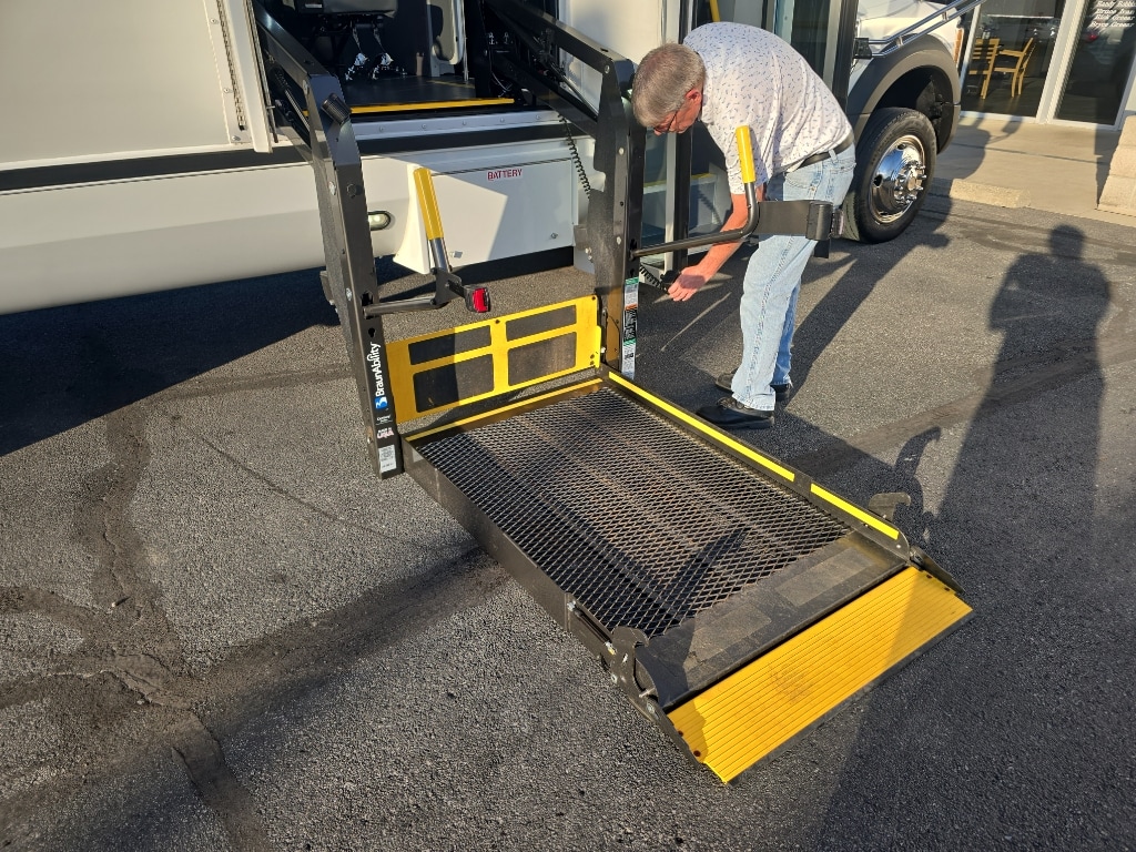 2017 Ford F-550 - Photo 33