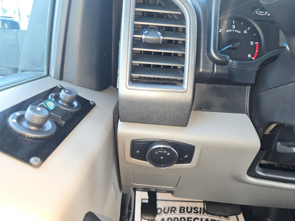2017 Ford F-550 - Photo 14