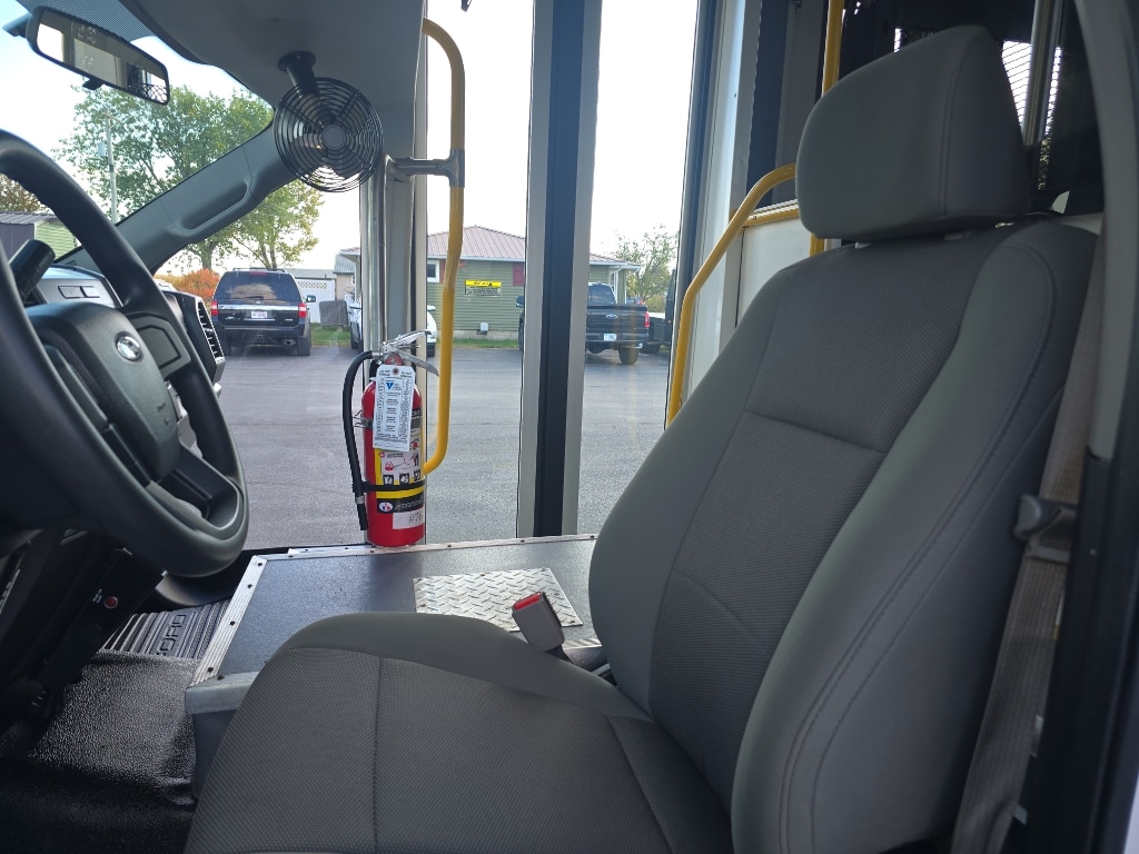 2017 Ford F-550 - Photo 18