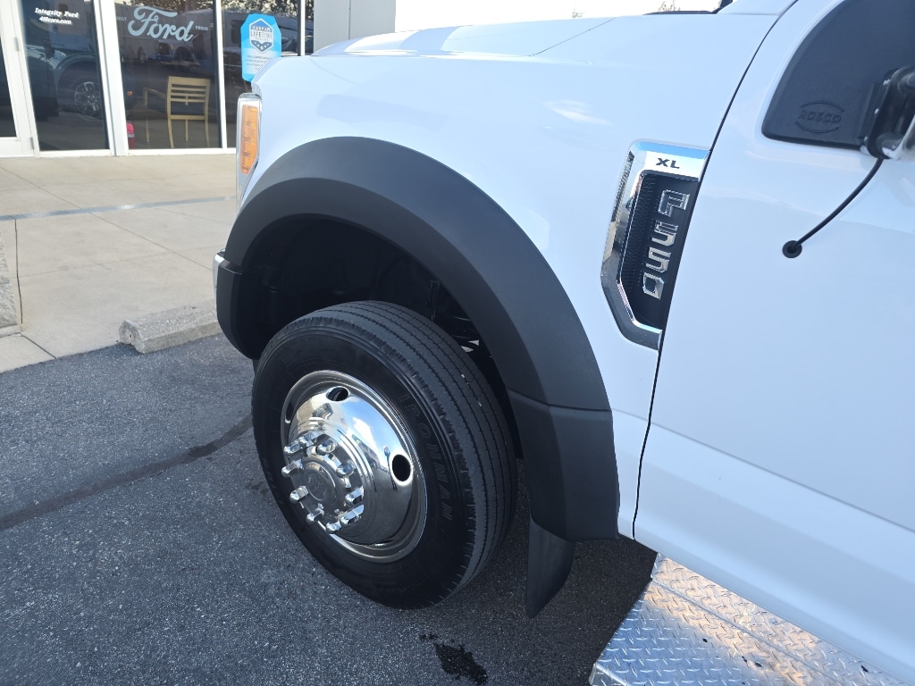 2017 Ford F-550 - Photo 9
