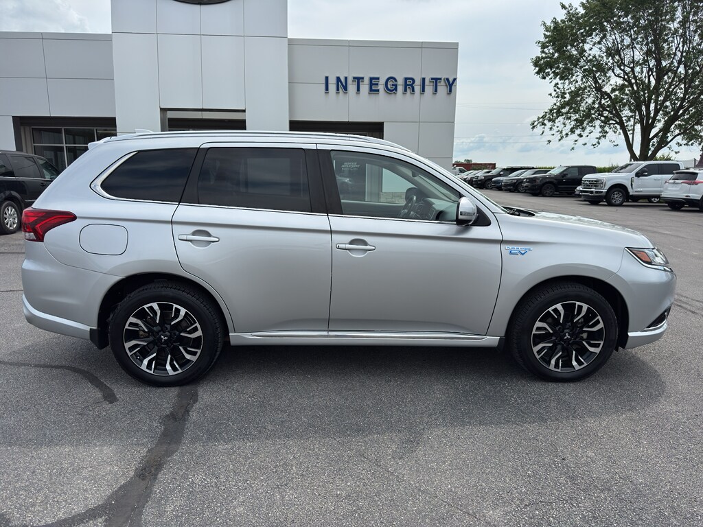 2018 Mitsubishi Outlander PHEV GT photo 2